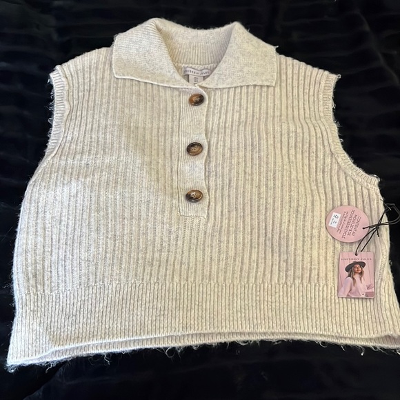 Sincerly Jules Sweaters - Super soft boho ribbed knit sweater vest L Henley collar oatmeal cream NEW